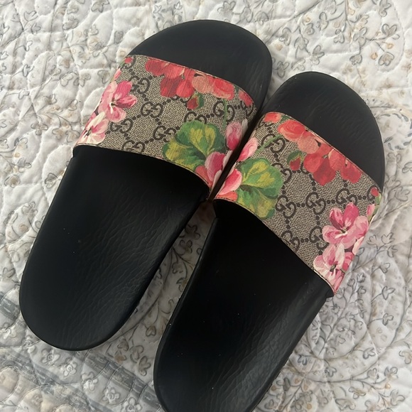 Authentic Gucci Bloom Slides - Picture 4 of 5